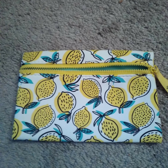 Cosmetic bag - Picture 1 of 3